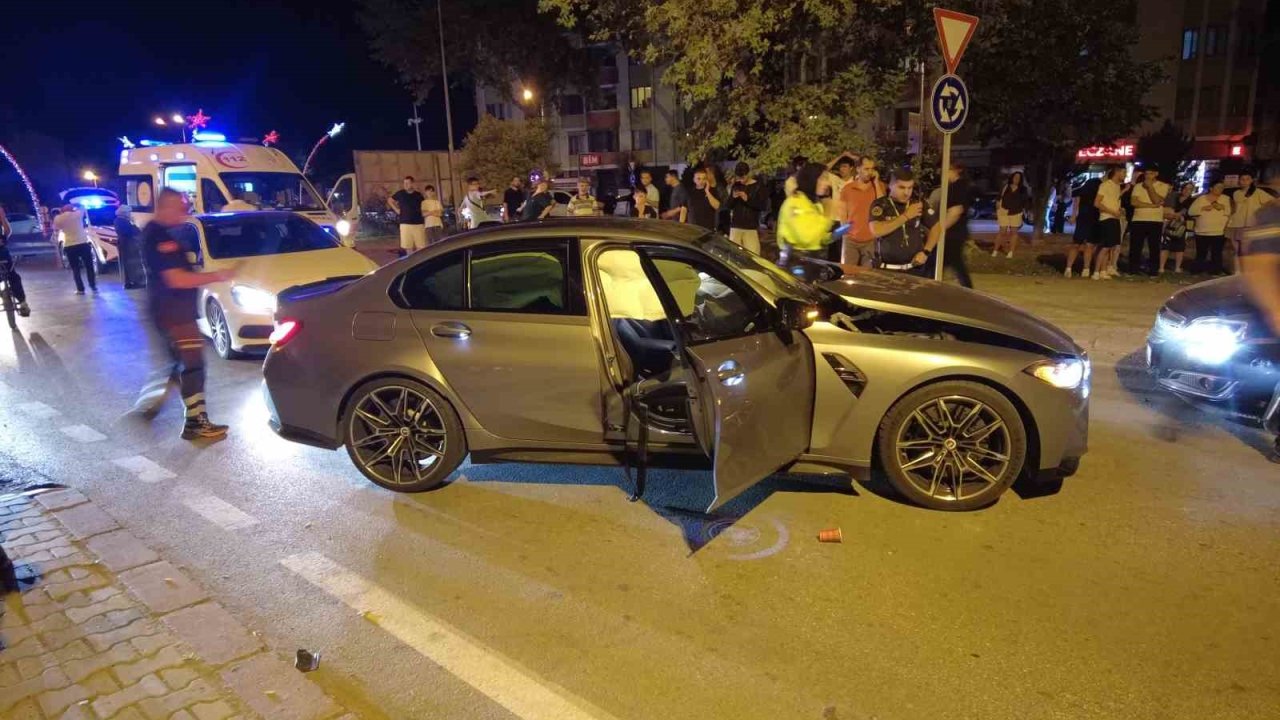 Edirne’de iki otomobil çarpıştı: 3 yaralı