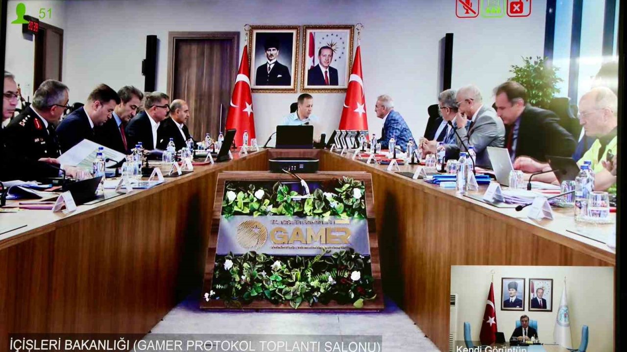 Vali Aydoğdu Bakan Yerlikaya başkanlığındaki toplantıya katıldı