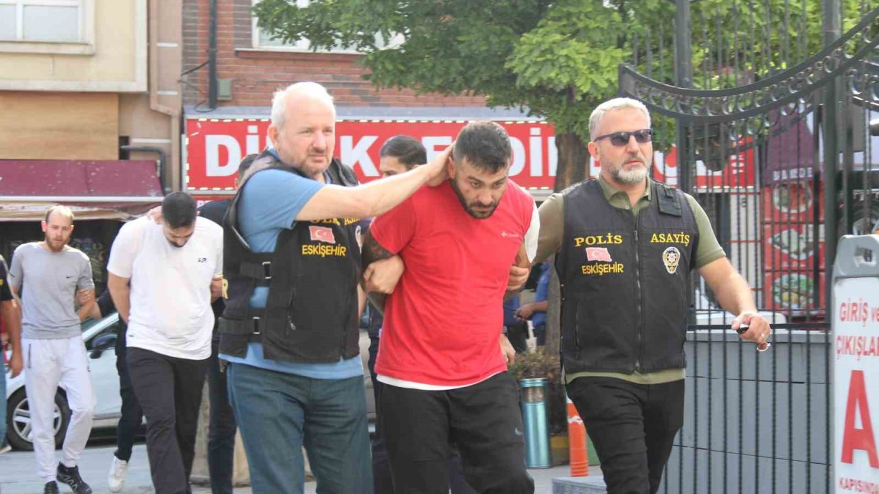 Eskişehir’deki silahlı saldırının şüphelileri hakim karşısında