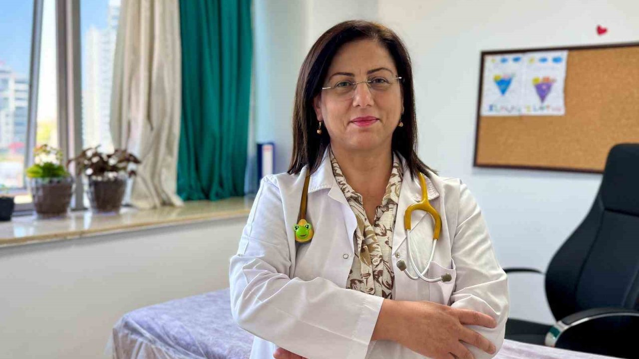 Çocuk romatoloji uzmanı, çocuklarda geçmeyen eklem ağrısı ve şişkinliklere dikkat çekti