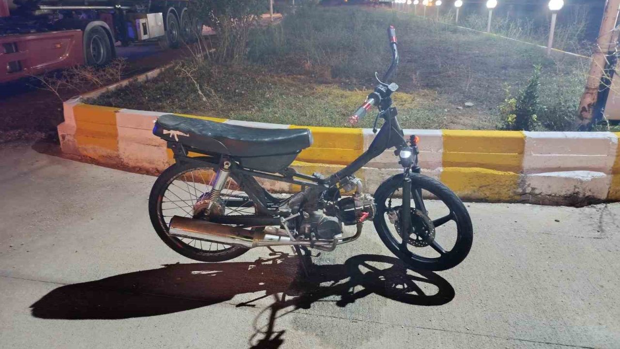 Kamyonetin çarptığı motosiklet sürücüsü yaralandı