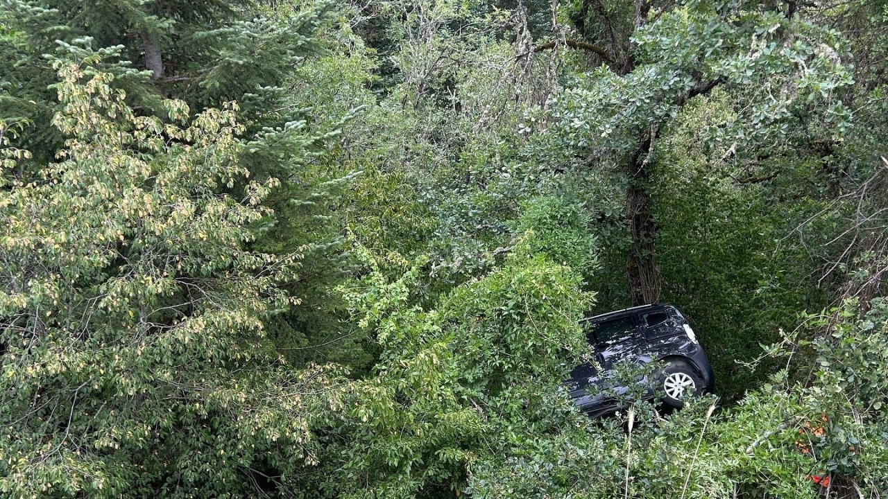 Kastamonu’da hafif ticari araç şarampole yuvarlandı: 4 yaralı