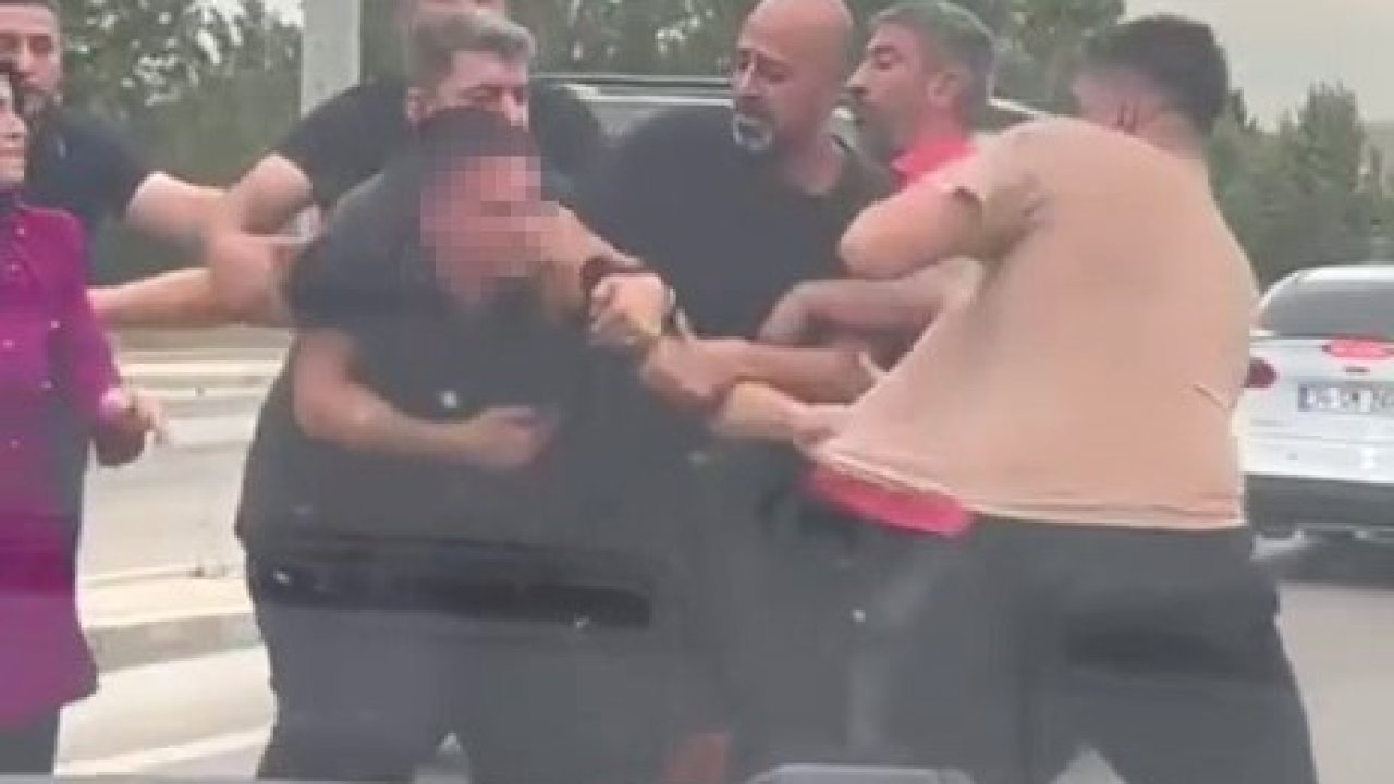 Bursa’da yol verme kavgası kamerada: Vatandaşlar zor ayırdı