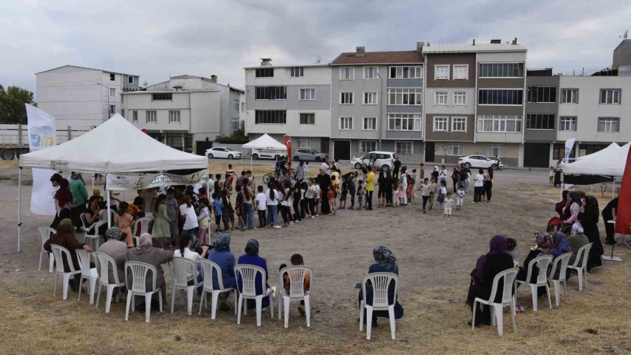 Karacabey’de sokaklar çocukların kahkahalarıyla şenleniyor