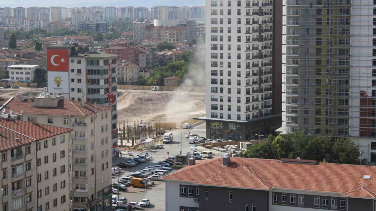 İş makinesi doğalgaz borusunu patlattı