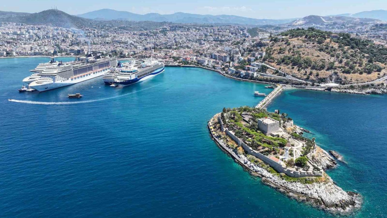 Kuşadası’na 5 kruvaziyer 10 bin 916 turist getirdi