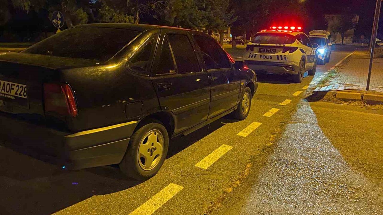 ‘Dur’ ihtarına uymayan ehliyetsiz sürücü yakalandı