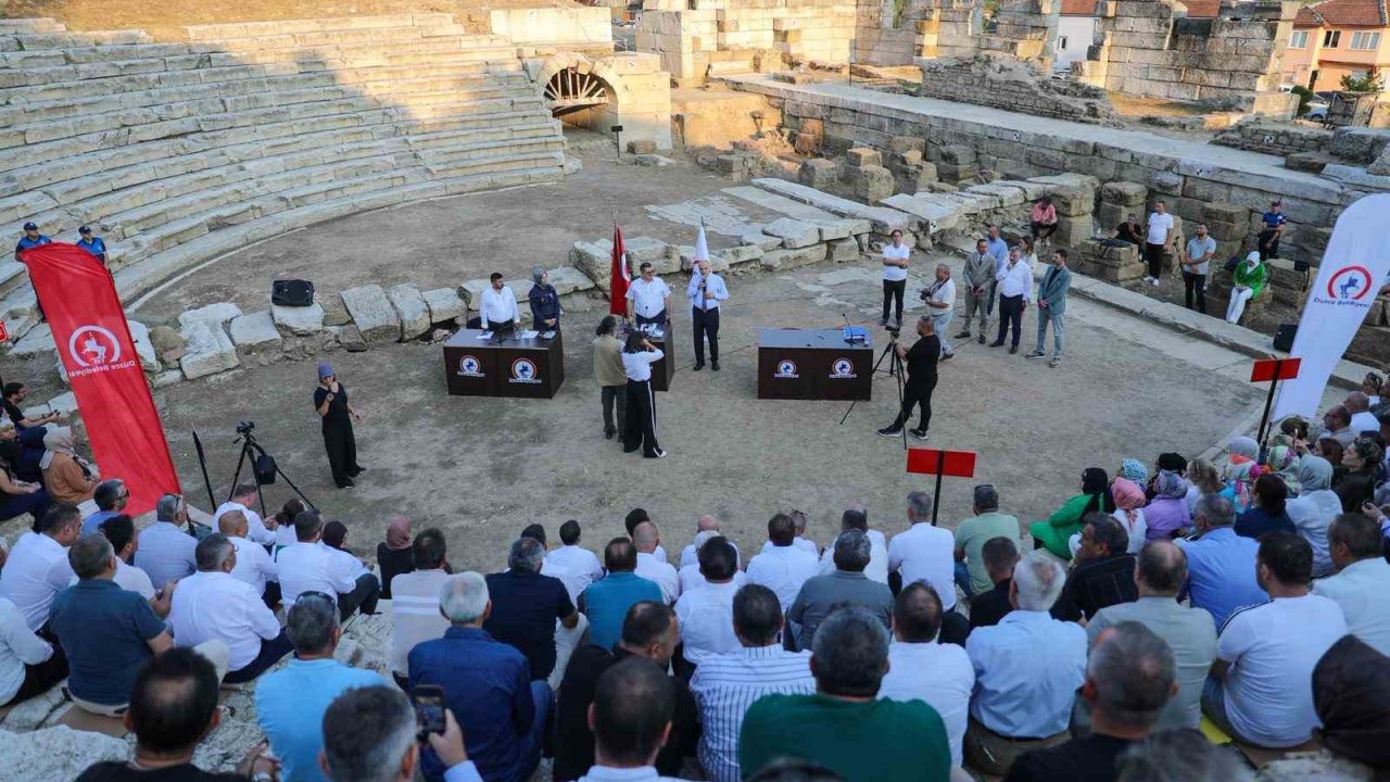 2 bin 300 yıllık amfide meclis toplantısı