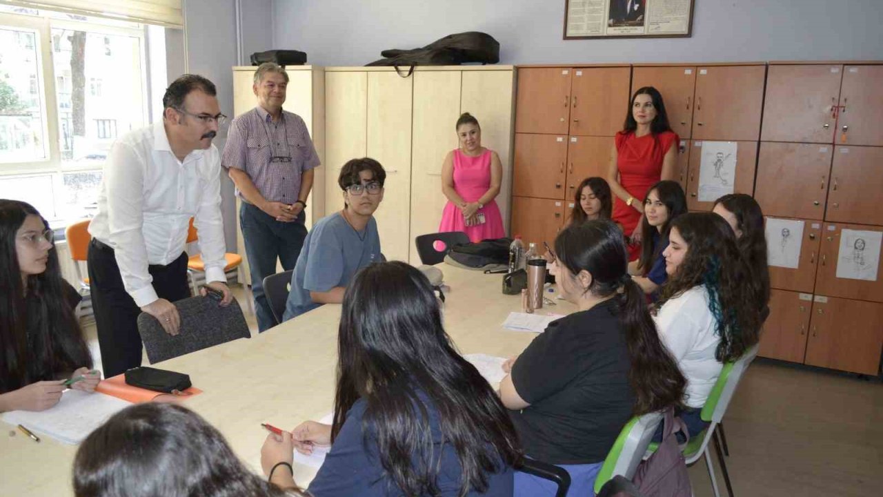 Kaymakam Ateş yaz kursuna katılan öğrenciler ile bir araya geldi