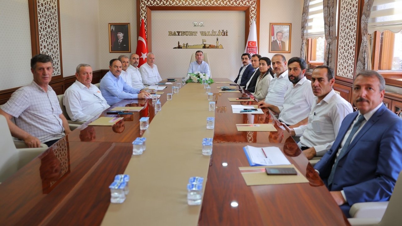 Bayburt’ta öğrenci yurtlarının durumları toplantıda değerlendirildi