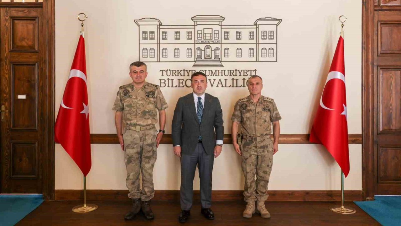 Bilecik’te görev yapan komutanlardan Vali Sözer’e veda ziyareti
