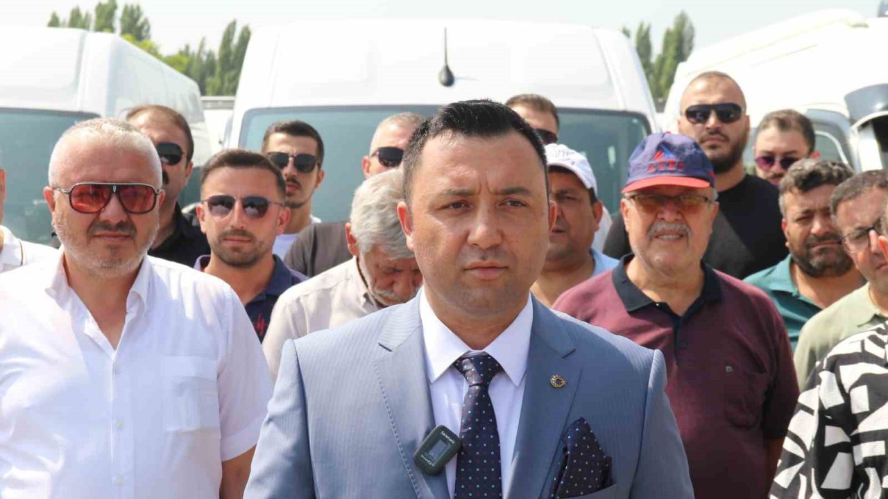 Onlarca üye servis araçları ile Ünal’a desteğe geldi