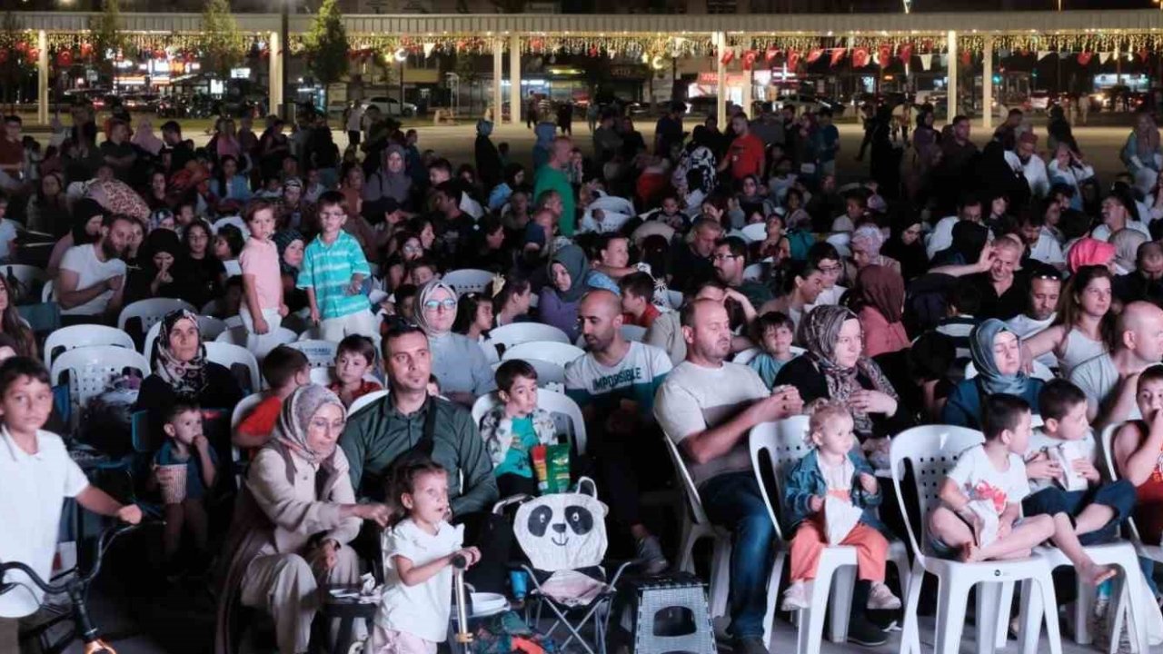 İzmit’te yıldızların altında "Rafadan Tayfa" keyfi