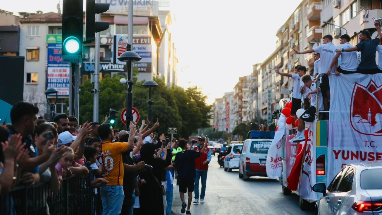 Türkiye şampiyonu olan takım şehir turu attı