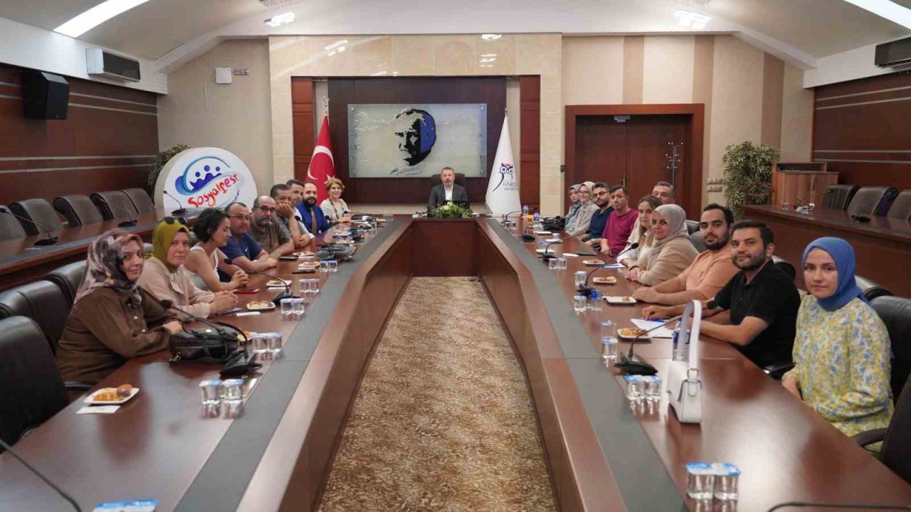 Rektör Kırışık: "Öğrencilerimize yalnızca bir diploma değil, güçlü bir gelecek vizyonu sunuyoruz"