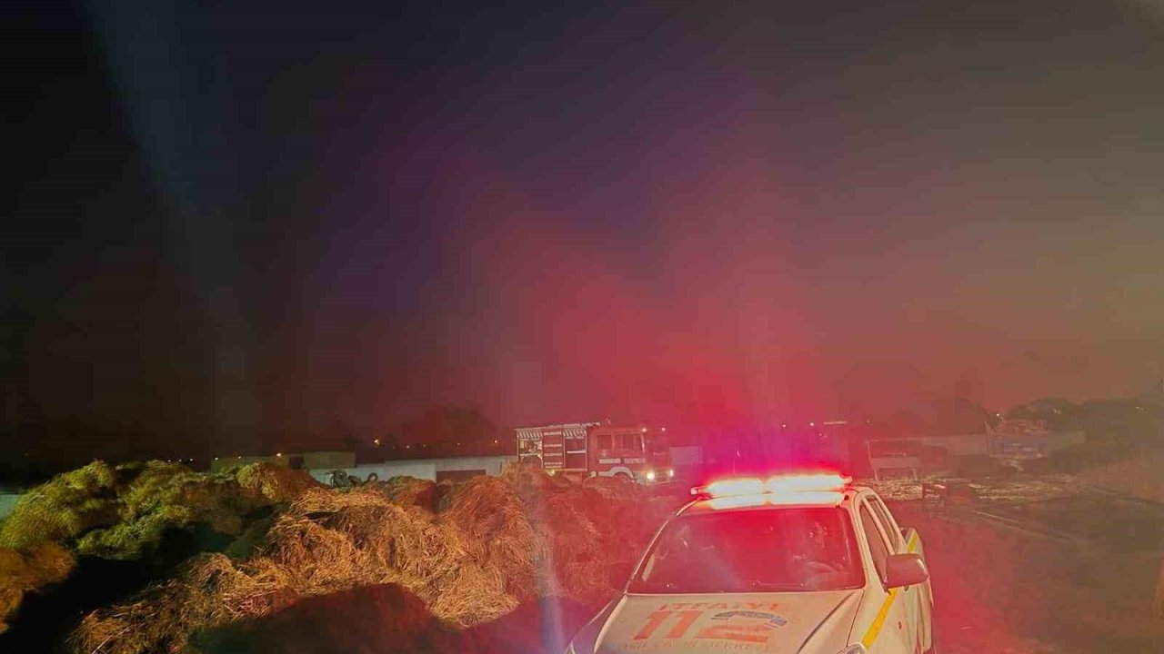 Bigadiç’te 2 bin 200 balya saman yanarak, kül oldu