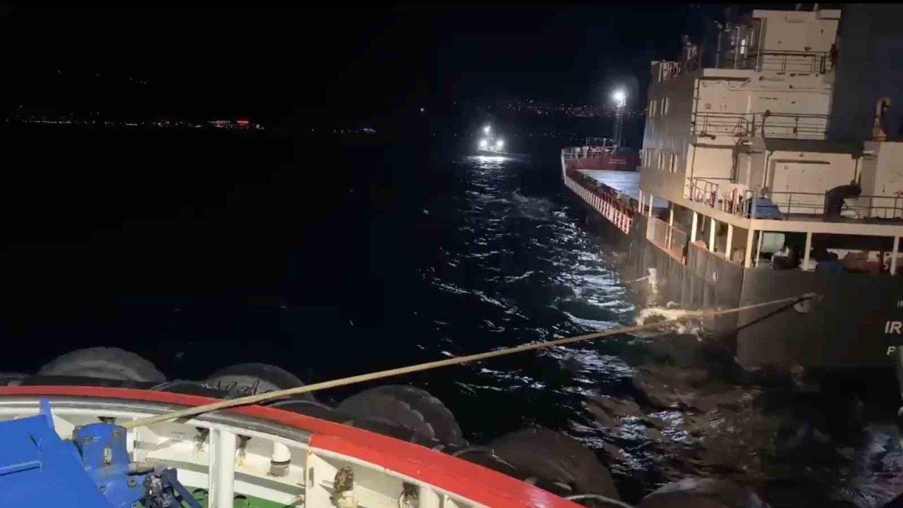 Çanakkale Boğazı’ndan geçen kuru yük gemisi makine arızası yaptı
