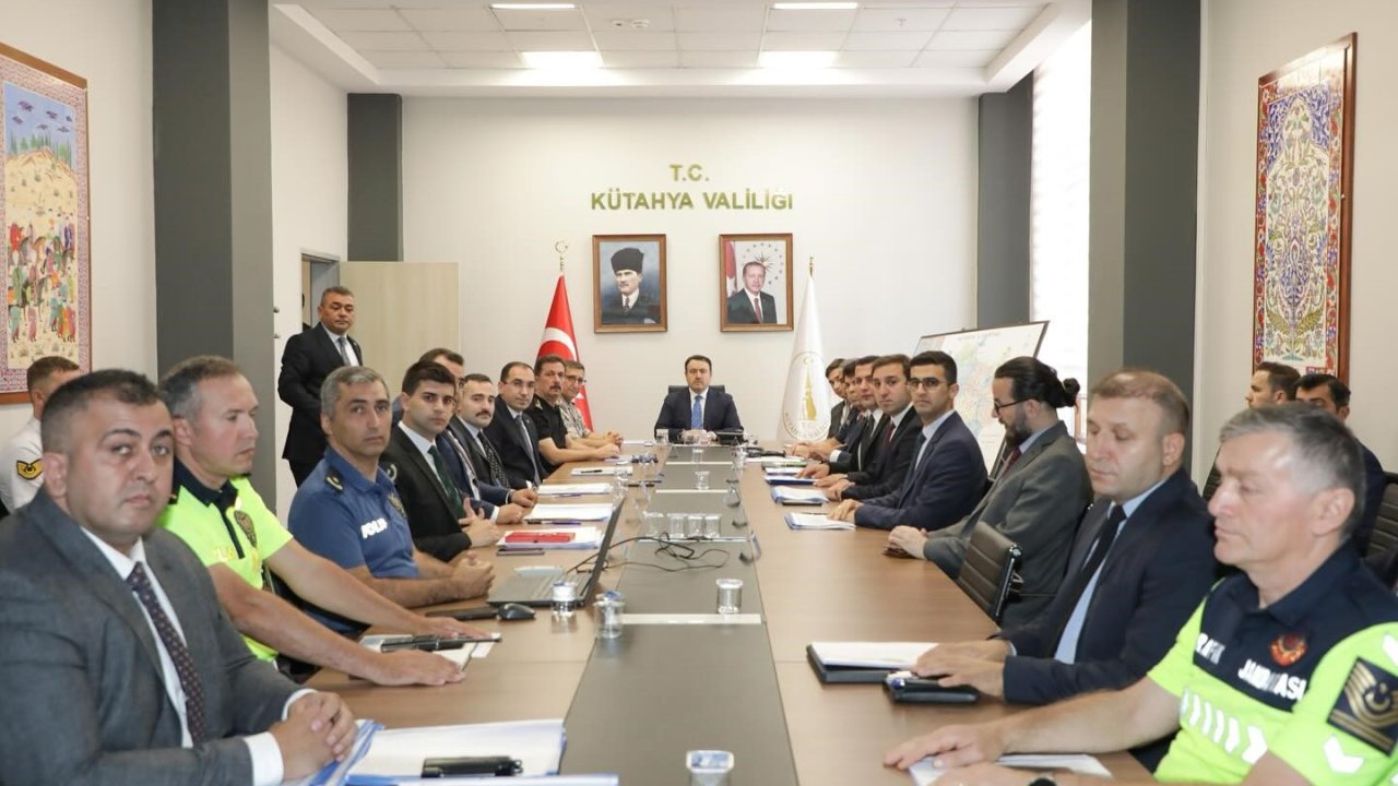 "Emniyet ve jandarma teşkilatlarımız özveriyle çalışıyor"