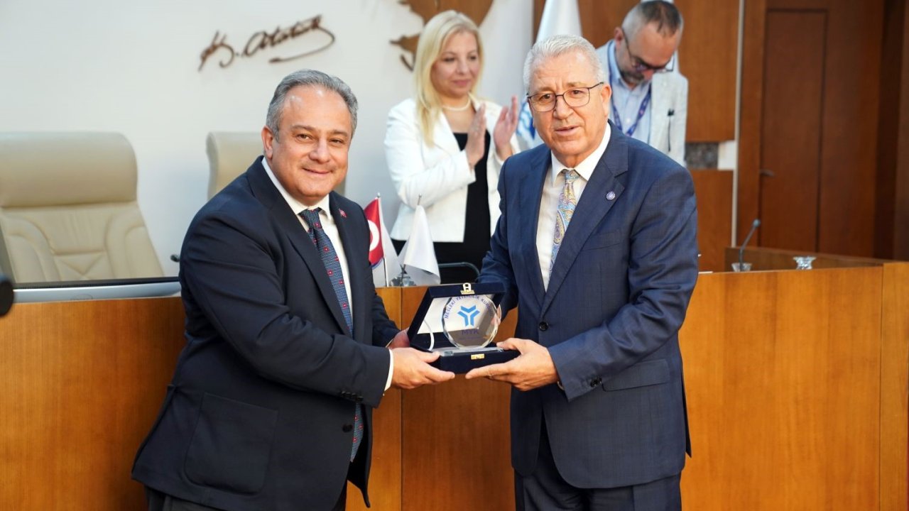 Ege Üniversitesi 70. yılında 70 TYÇ logosuyla Türkiye birincisi
