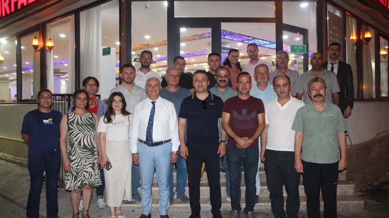 Gümrük müdürüne veda yemeği