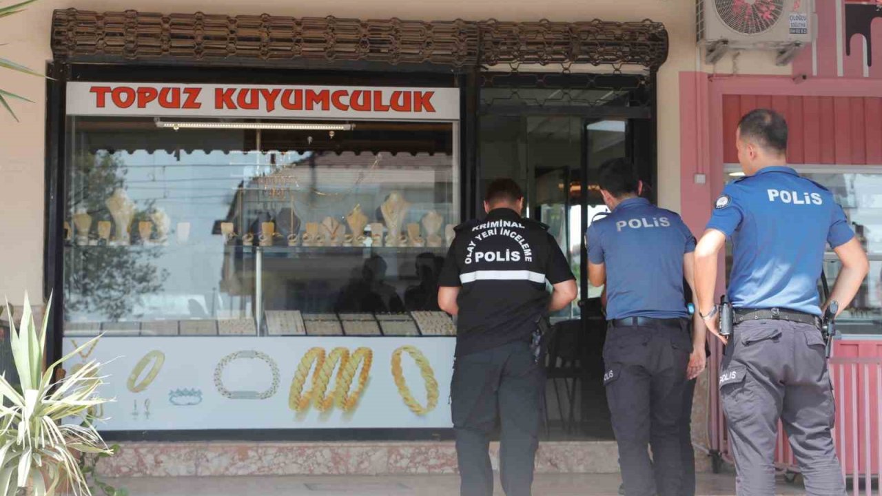 Kuyumcuya dehşeti yaşatıp 18 bilezikle kaçmıştı, aynı gün kıskıvrak yakalandı