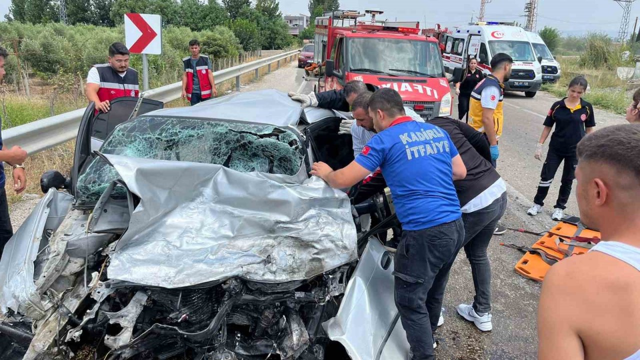 Osmaniye’de otomobiller kafa kafaya çarpıştı: 1 ölü, 1 yaralı