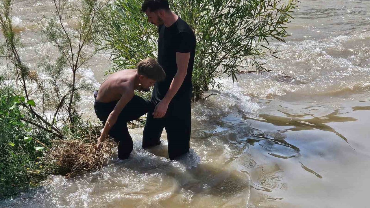 Kezer Çayı’nda akıntıya kapılan 3 çocuktan 2’si kurtarıldı