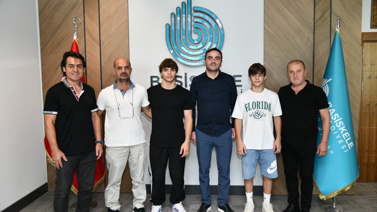 Başkan Özlü başarılı sporcuları ağırladı