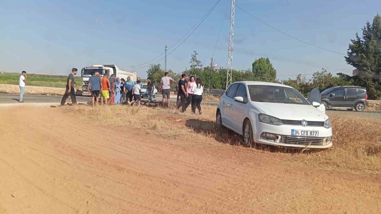 Otomobile çarpan motosikletin sürücüsü ağır yaralandı