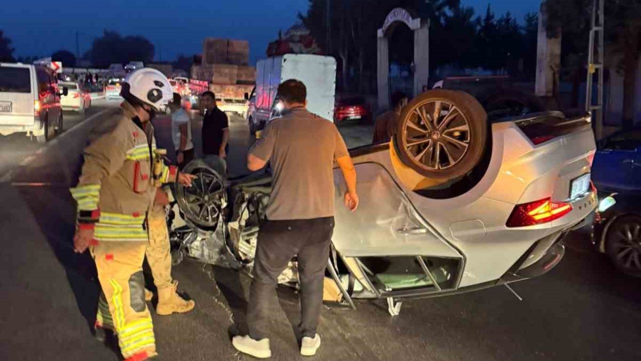 Otomobil, sepetli motosiklete çarpıştı: 6 yaralı