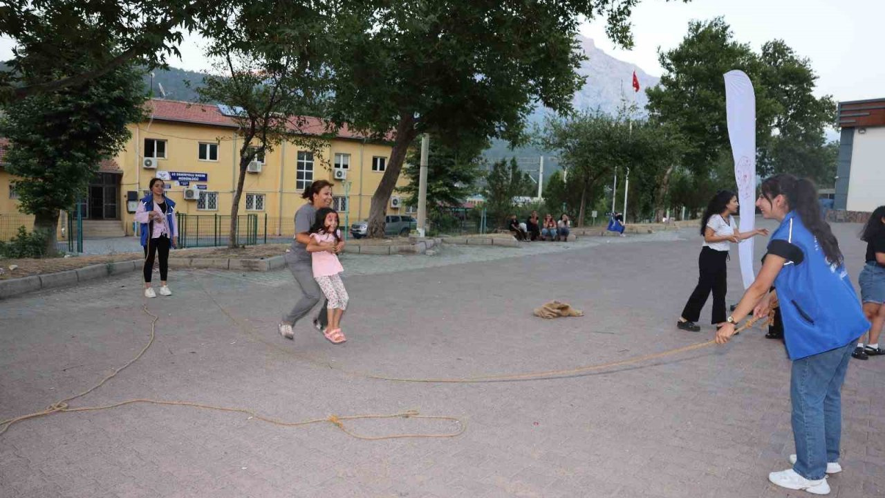 Gezen Sinema Tırı Pozantı’da