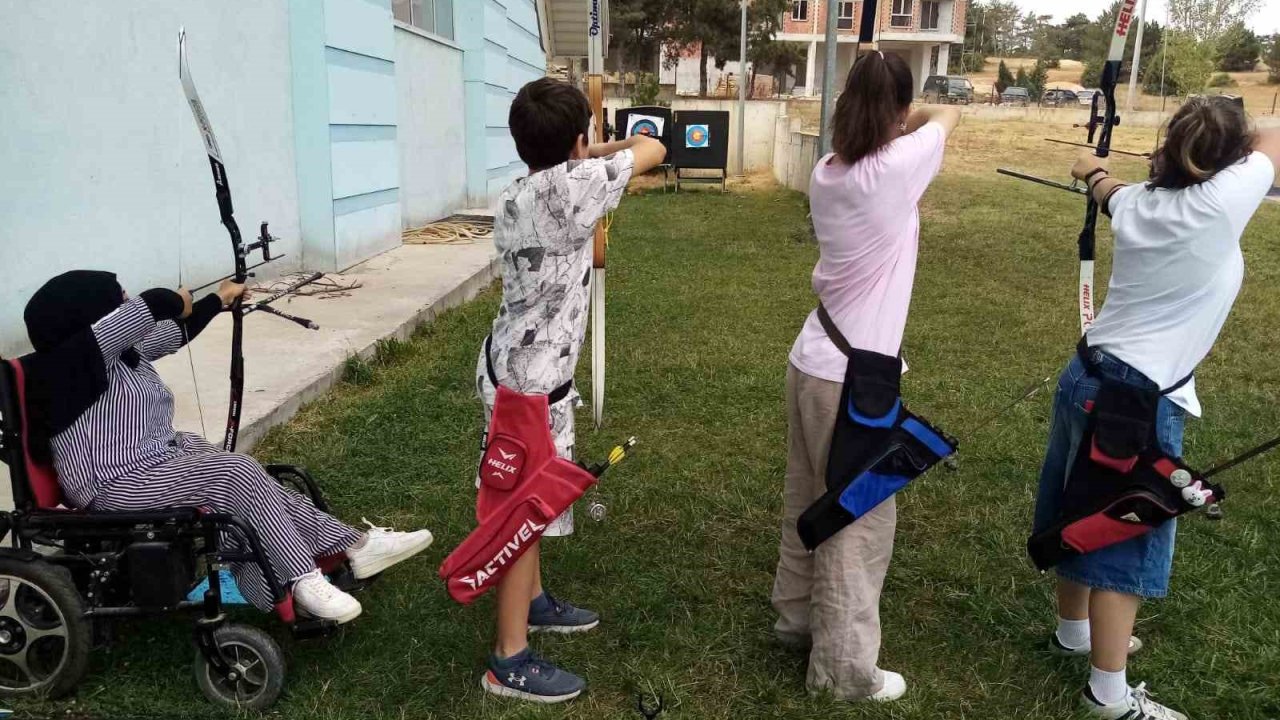 Bahçelievler yüzme havuzu bahçesinde okçuluk rüzgarı