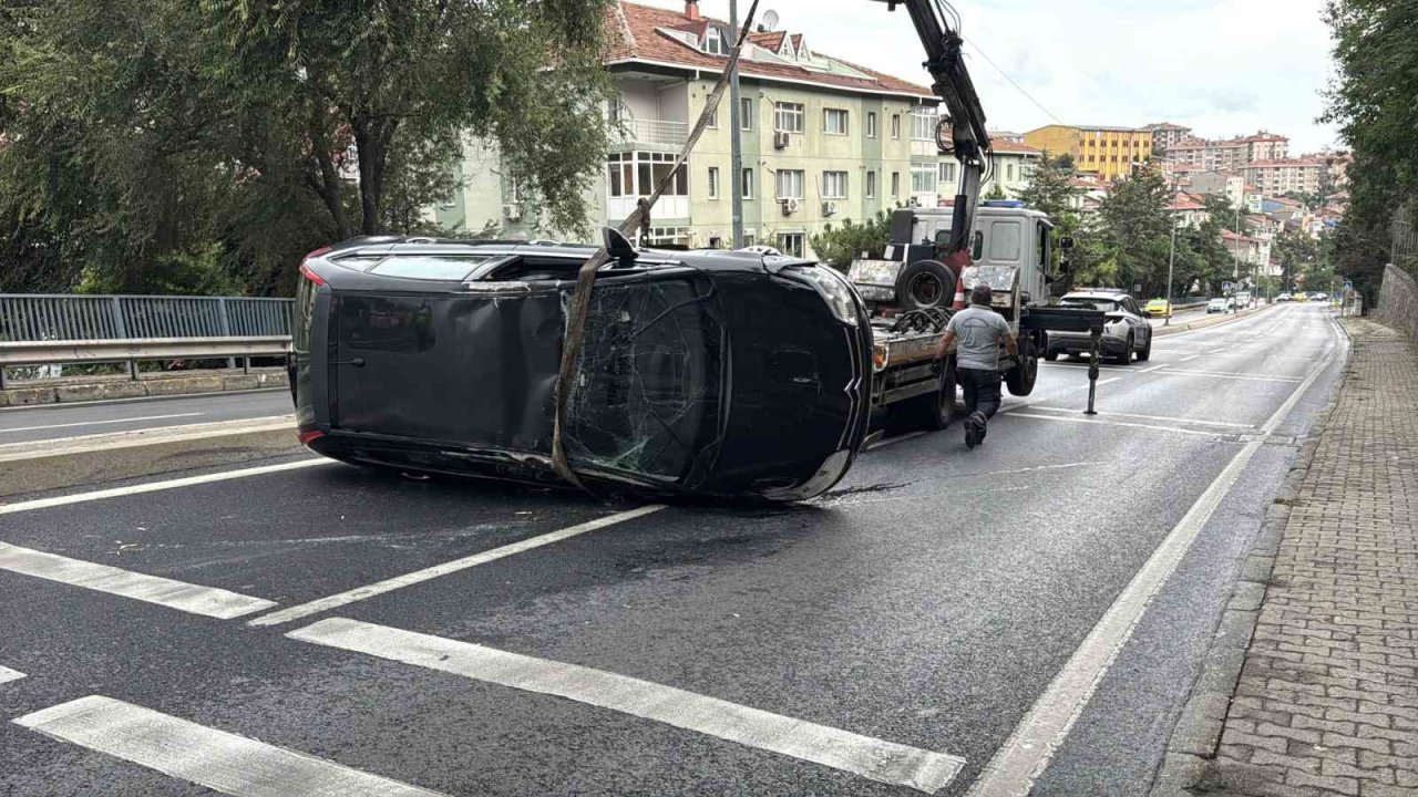 Sarıyer’de refüje çarpan araç takla attı: Sürücü yaralandı