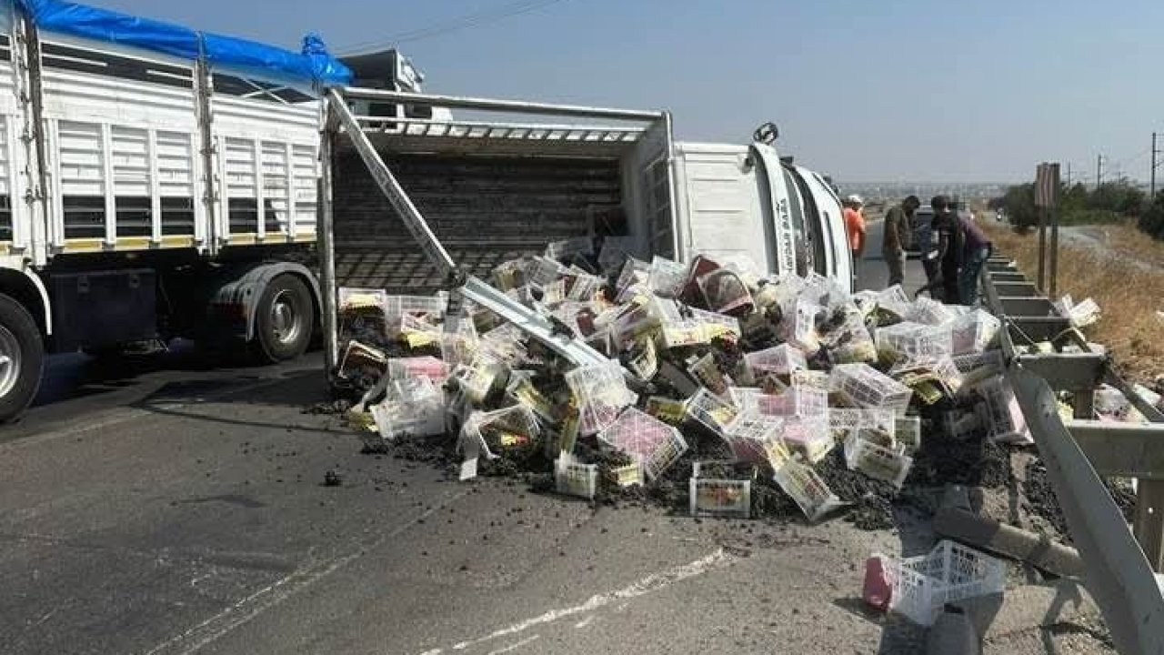 Gaziantep’te lastiği patlayan kamyonet yan yattı: 2 yaralı