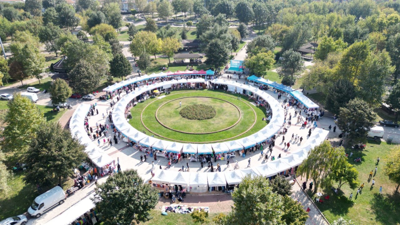 İnegöl’de Hanımeli Alışveriş Şenliği Başlıyor: Üç gün alışveriş keyfi