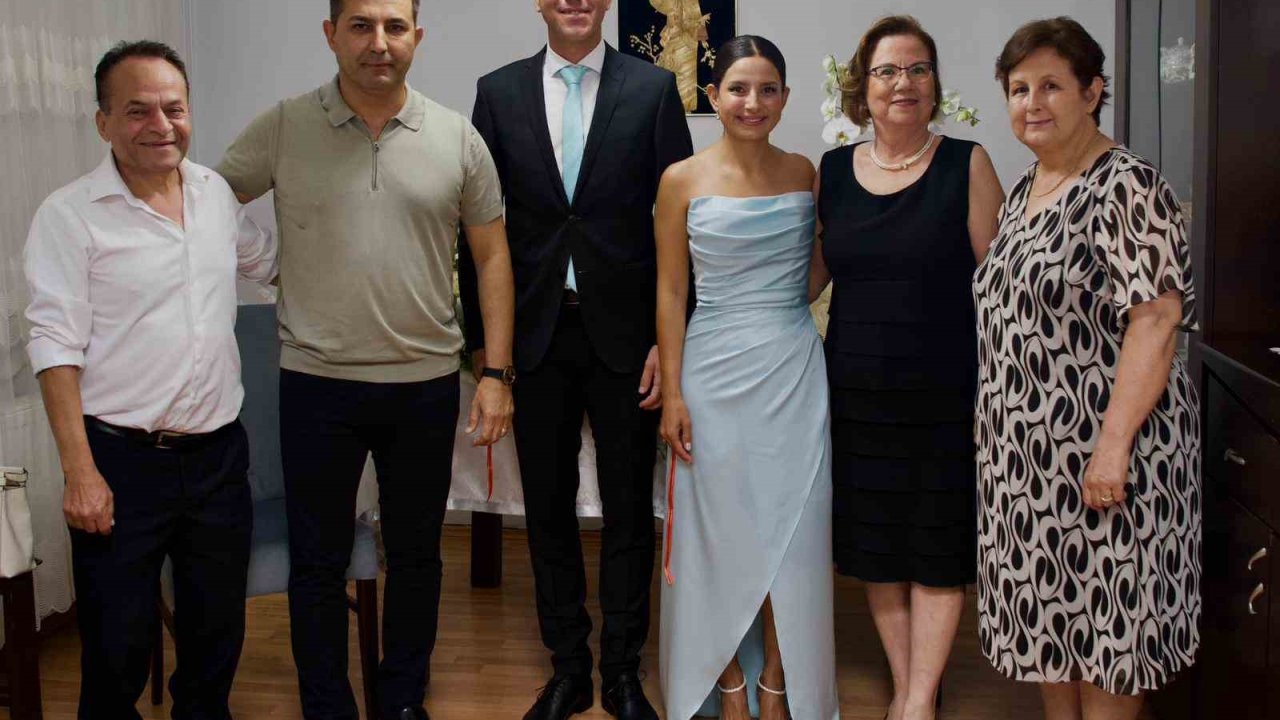 Nişan yüzüklerini Başkan Günel taktı