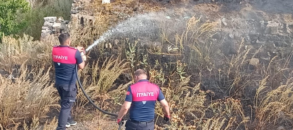 Kars'ta Örtü ve Anız Yangını Kısa Sürede Söndürüldü