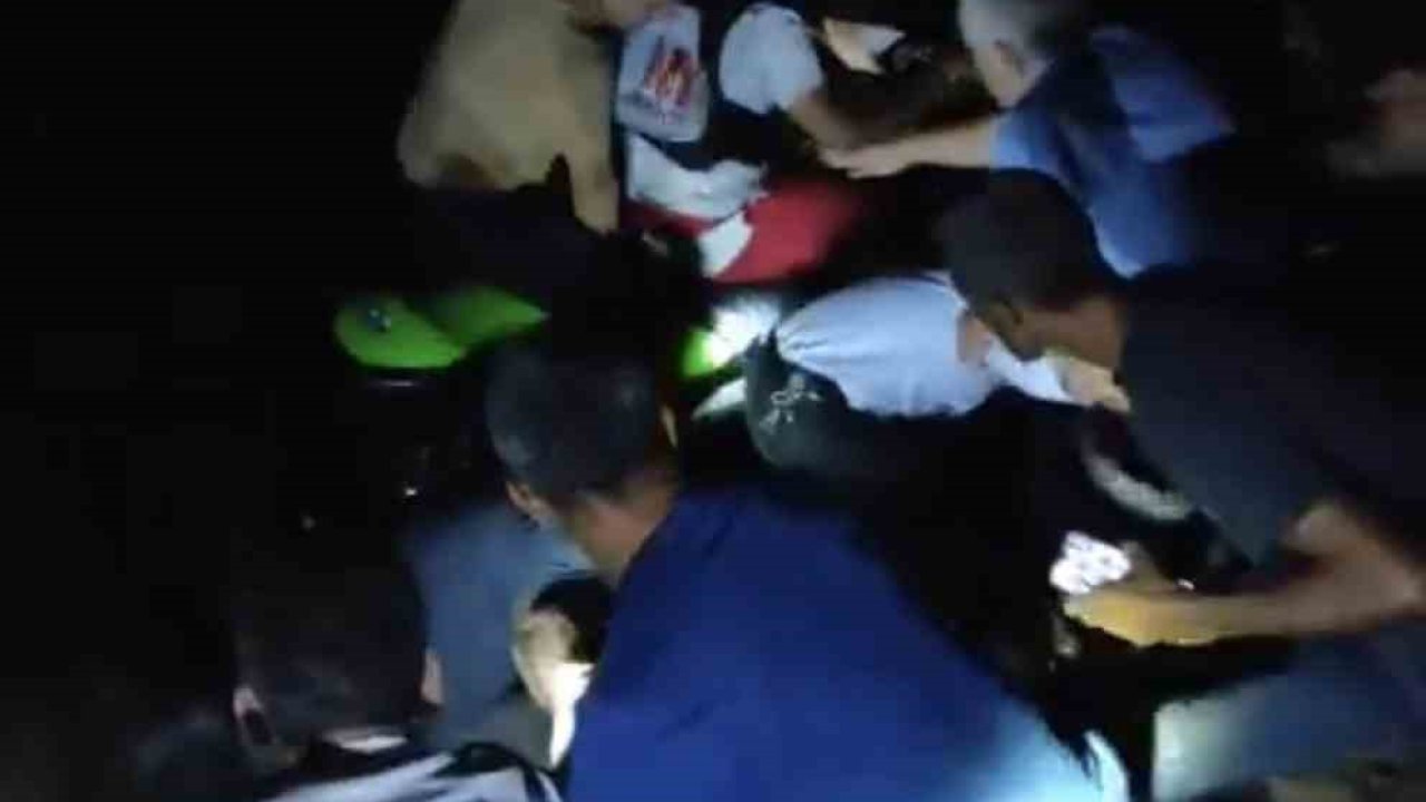 Nehirde mahsur kalan 5 kişi kurtarıldı