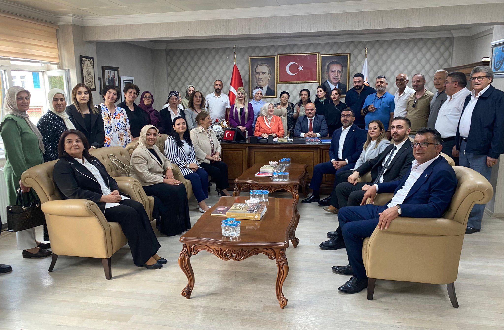 AK Parti Kars İl Başkanlığı'nda Kadın Kolları Buluşması