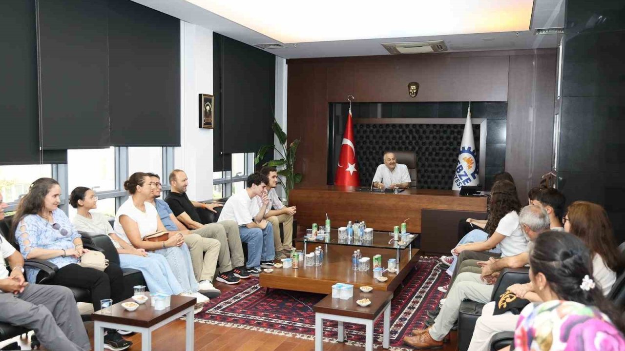 Başkan Büyükgöz, YKS’de ilk bine giren öğrencileri ağırladı