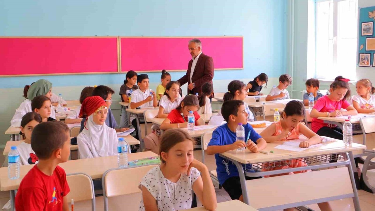 Bayburt’ta yaz Kur’an kursu öğrencileri bilgide yarıştı