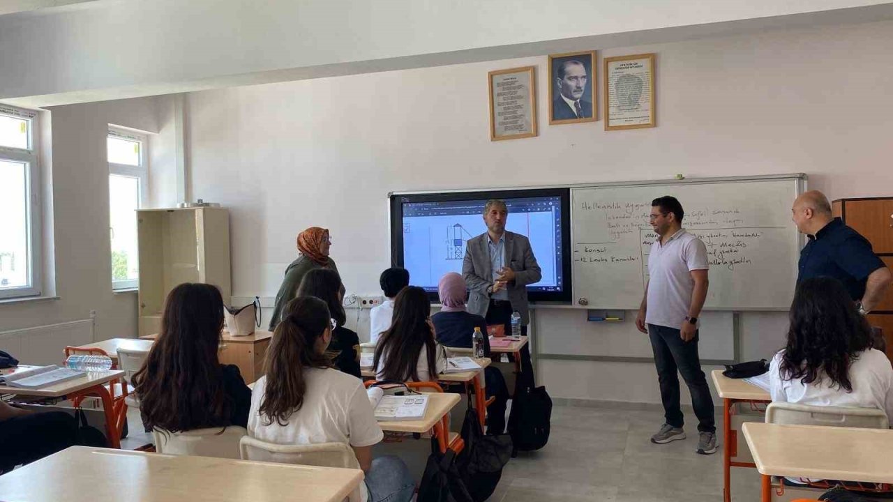 Kütahya İl Millî Eğitim Müdürü Yılmaz’dan Necip Fazıl Kısakürek Anadolu Lisesi’ne ziyaret