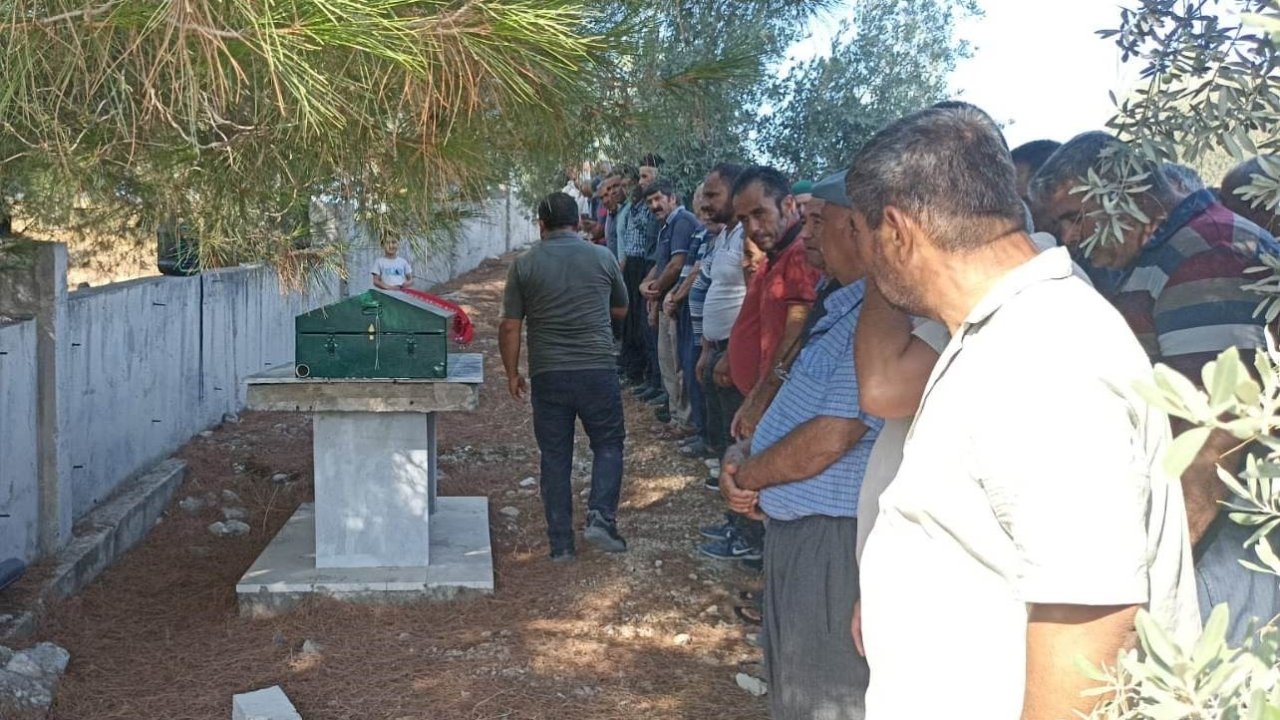 Ölü bulunan üniversite öğrencisinin cenazesi Mersin’de toprağa verildi