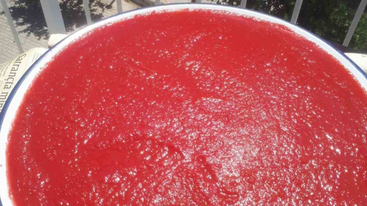 Aydın’da balkonlar kırmızıya boyandı