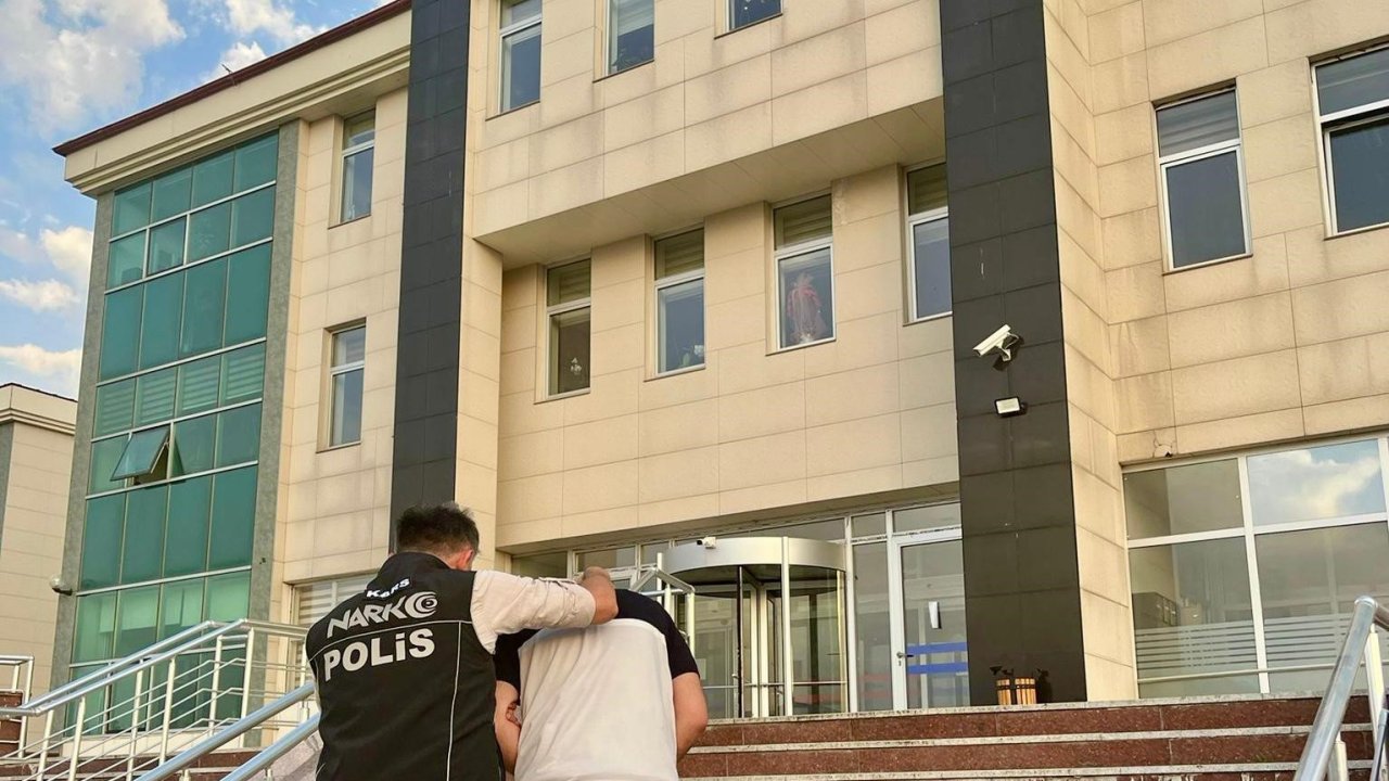 Kars’ta hapis cezası bulunan uyuşturucu taciri yakalandı