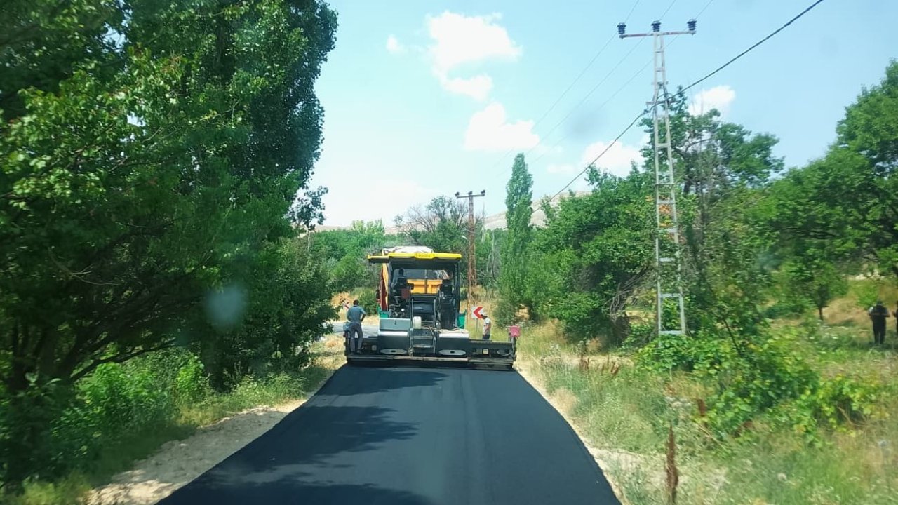 Akkışla’da sıcak asfalt çalışması