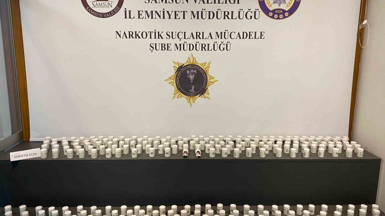 Samsun’da kamyonette 16 bin 800 sentetik ecza ele geçirildi