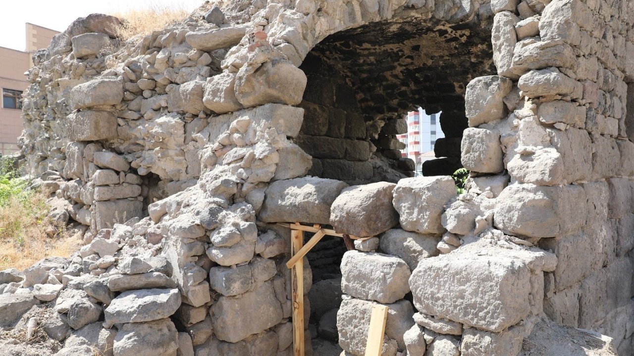 Başkan Çolakbayrakdar: "Kayseri’nin ilk medresesini kültür hazinemize yeniden kazandırıyoruz"