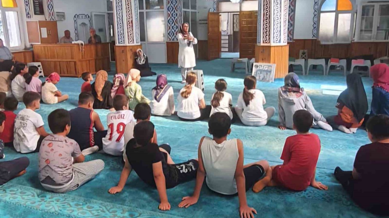 Camilerdeki yaz kursuna diş sağlığı eğitimi desteği