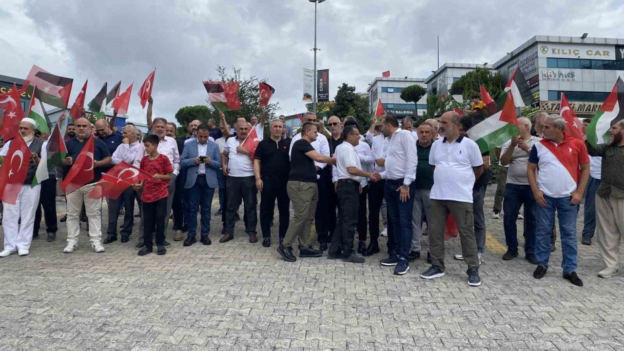 Galericiler esnafından Gazze protestosu: İsrail Başbakanı Netanyahu’nun maketi tekmelendi